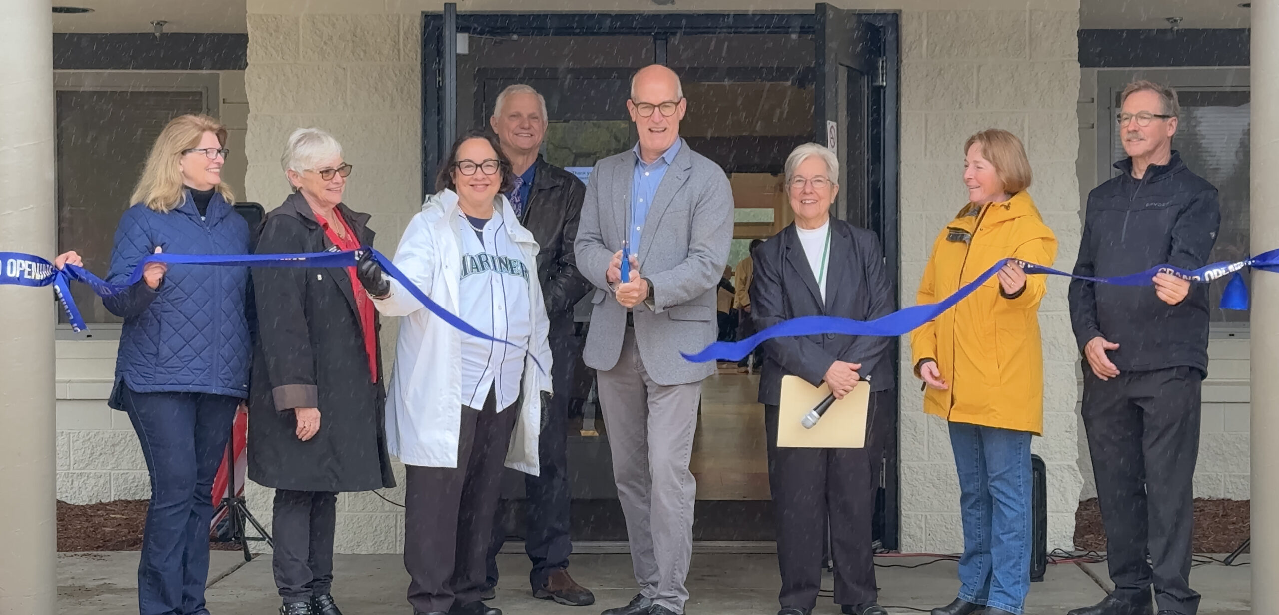 ribbon cutting photo